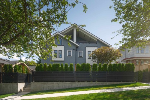 922 16Th Avenue E, Vancouver, BC - Outdoor