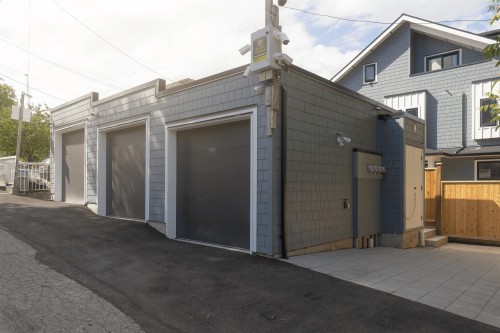 922 16Th Avenue E, Vancouver, BC - Outdoor With Exterior