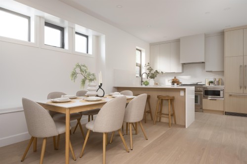922 16Th Avenue E, Vancouver, BC - Indoor