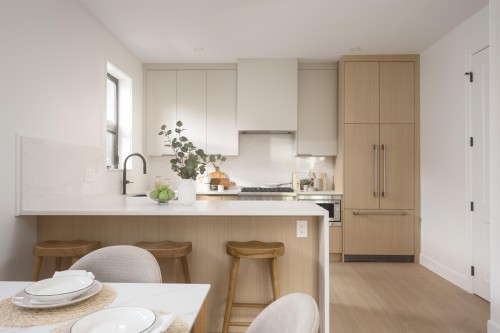 922 16Th Avenue E, Vancouver, BC - Indoor Photo Showing Kitchen With Upgraded Kitchen