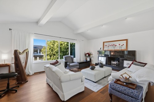 986 Pacific Drive, Delta, BC - Indoor Photo Showing Living Room