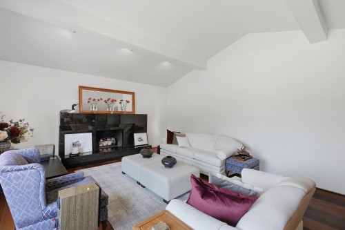 986 Pacific Drive, Delta, BC - Indoor Photo Showing Living Room