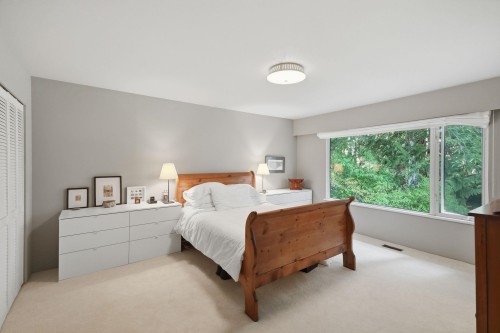 986 Pacific Drive, Delta, BC - Indoor Photo Showing Bedroom