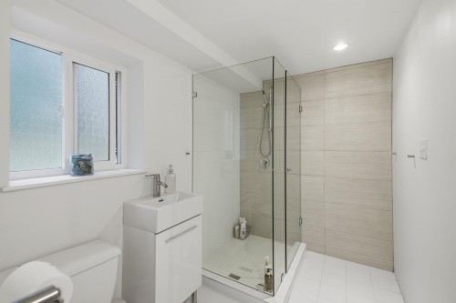 986 Pacific Drive, Delta, BC - Indoor Photo Showing Bathroom