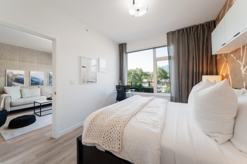 517-725 Marine Drive, North Vancouver, BC - Indoor Photo Showing Bedroom