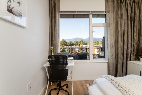 517-725 Marine Drive, North Vancouver, BC - Indoor
