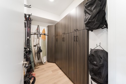 517-725 Marine Drive, North Vancouver, BC - Indoor