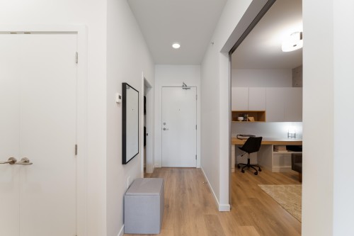 517-725 Marine Drive, North Vancouver, BC - Indoor Photo Showing Other Room