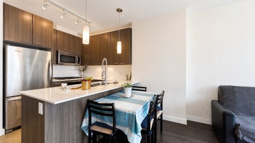 1908-2955 Atlantic Avenue, Coquitlam, BC - Indoor Photo Showing Kitchen With Double Sink With Upgraded Kitchen