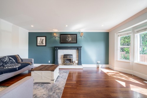 3933 Toronto Street, Port Coquitlam, BC - Indoor Photo Showing Living Room With Fireplace