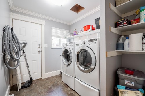 3933 Toronto Street, Port Coquitlam, BC - Indoor Photo Showing Laundry Room