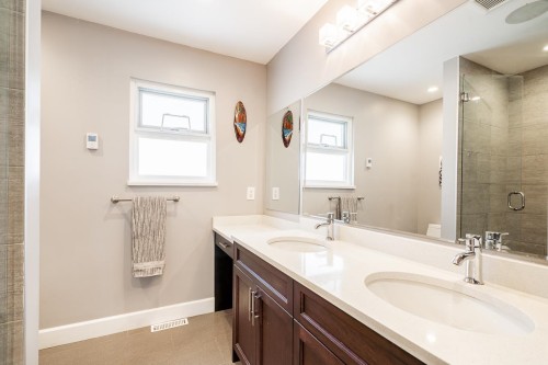 3933 Toronto Street, Port Coquitlam, BC - Indoor Photo Showing Bathroom