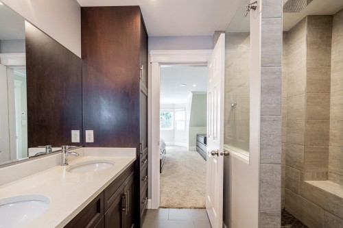 3933 Toronto Street, Port Coquitlam, BC - Indoor Photo Showing Bathroom
