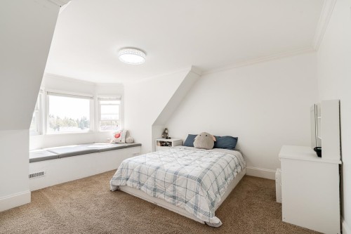 3933 Toronto Street, Port Coquitlam, BC - Indoor Photo Showing Bedroom