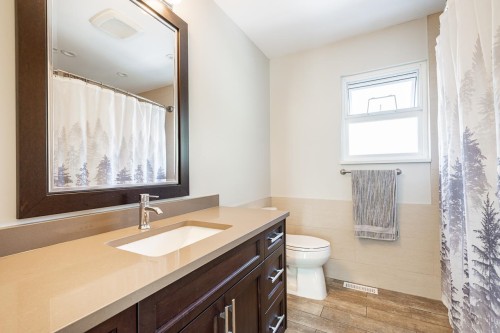 3933 Toronto Street, Port Coquitlam, BC - Indoor Photo Showing Bathroom