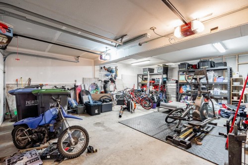 3933 Toronto Street, Port Coquitlam, BC - Indoor Photo Showing Garage