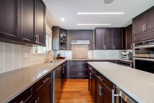 3933 Toronto Street, Port Coquitlam, BC - Indoor Photo Showing Kitchen With Double Sink With Upgraded Kitchen