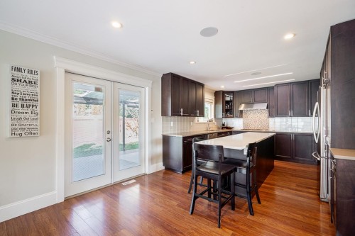 3933 Toronto Street, Port Coquitlam, BC - Indoor Photo Showing Kitchen