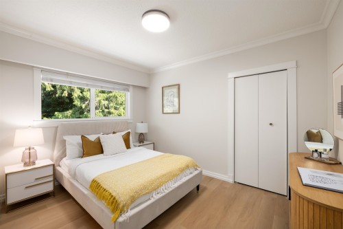 3420 Rockview Place, West Vancouver, BC - Indoor Photo Showing Bedroom
