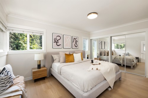 3420 Rockview Place, West Vancouver, BC - Indoor Photo Showing Bedroom