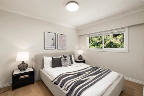 3420 Rockview Place, West Vancouver, BC - Indoor Photo Showing Bedroom