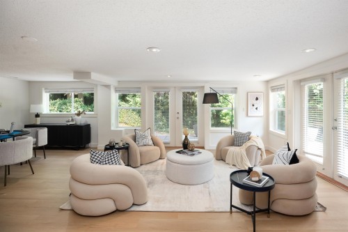3420 Rockview Place, West Vancouver, BC - Indoor Photo Showing Living Room
