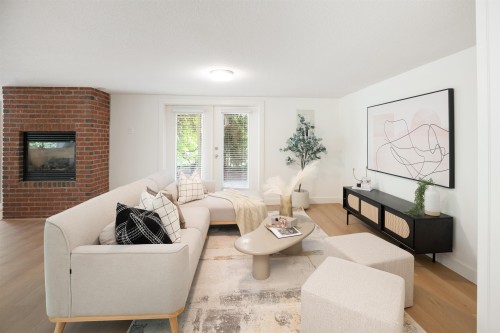 3420 Rockview Place, West Vancouver, BC - Indoor Photo Showing Living Room With Fireplace