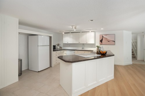 3420 Rockview Place, West Vancouver, BC - Indoor Photo Showing Kitchen With Double Sink
