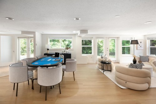 3420 Rockview Place, West Vancouver, BC - Indoor Photo Showing Living Room