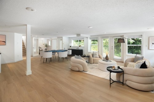3420 Rockview Place, West Vancouver, BC - Indoor Photo Showing Living Room