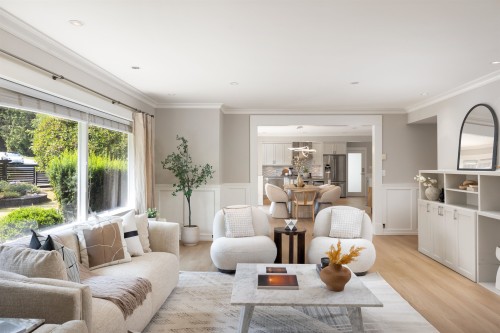 3420 Rockview Place, West Vancouver, BC - Indoor Photo Showing Living Room