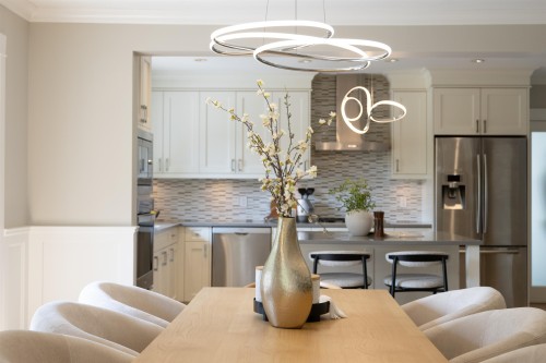 3420 Rockview Place, West Vancouver, BC - Indoor Photo Showing Kitchen With Upgraded Kitchen