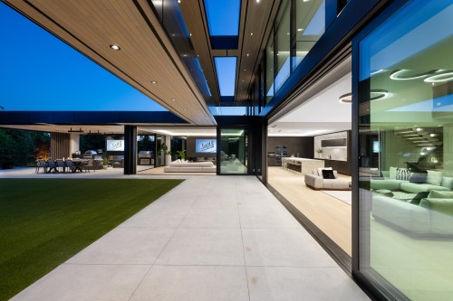 690 Knockmaroon Road, West Vancouver, BC - Outdoor With Exterior