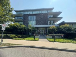 402-866 Arthur Erickson Place  West Vancouver, BC V7T 0B2