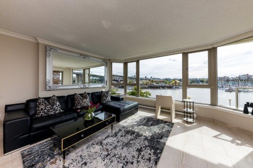 304-1675 Hornby Street , Vancouver, BC V6Z 2M3 3