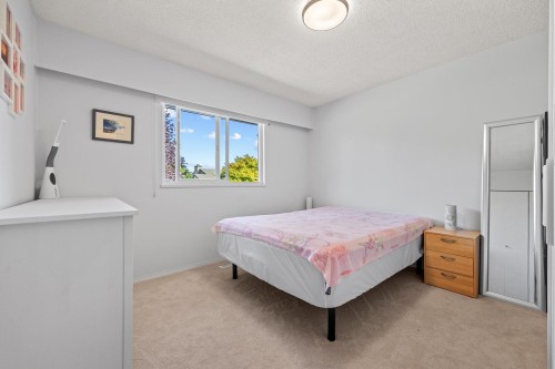 8640 Sierpina Drive, Richmond, BC - Indoor Photo Showing Bedroom