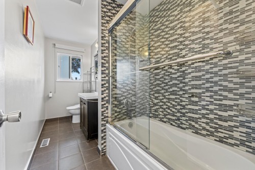 8640 Sierpina Drive, Richmond, BC - Indoor Photo Showing Bathroom