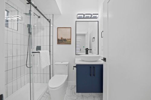 2995 17Th Avenue E, Vancouver, BC - Indoor Photo Showing Bathroom