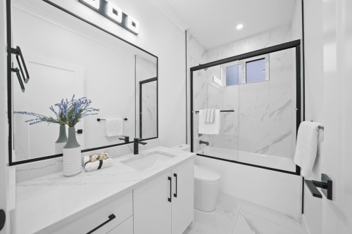 2995 17Th Avenue E, Vancouver, BC - Indoor Photo Showing Bathroom