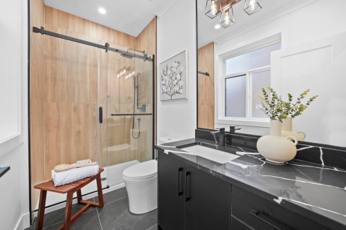 2995 17Th Avenue E, Vancouver, BC - Indoor Photo Showing Bathroom