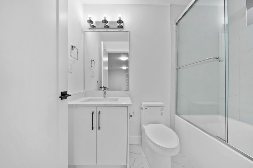 2995 17Th Avenue E, Vancouver, BC - Indoor Photo Showing Bathroom