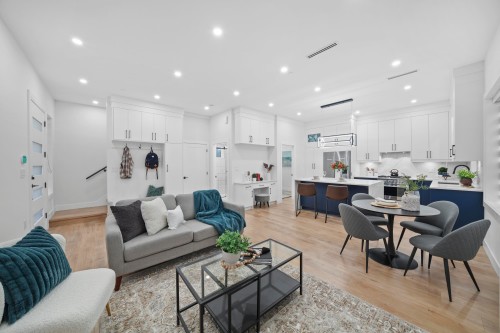 2995 17Th Avenue E, Vancouver, BC - Indoor Photo Showing Living Room