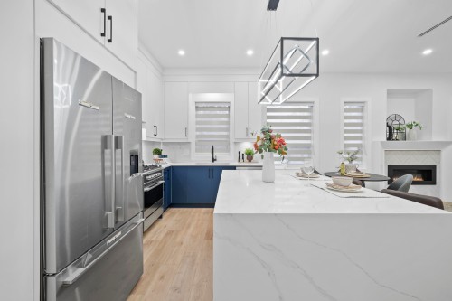 2995 17Th Avenue E, Vancouver, BC - Indoor Photo Showing Kitchen With Upgraded Kitchen