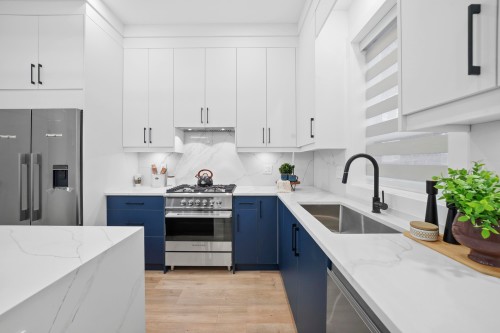 2995 17Th Avenue E, Vancouver, BC - Indoor Photo Showing Kitchen With Upgraded Kitchen