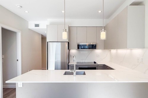 400-3588 Hull , Vancouver, BC V5N 4R9 2