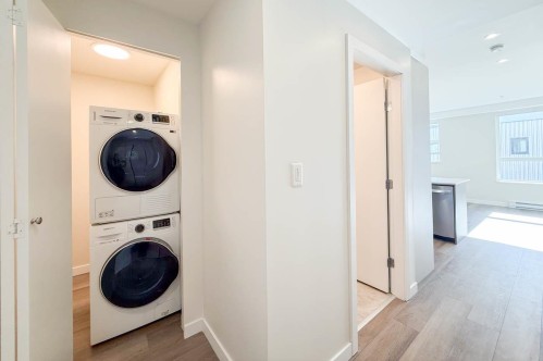 400-3588 Hull , Vancouver, BC V5N 4R9 4