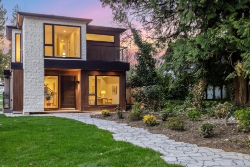 1921 Tatlow Avenue  North Vancouver, BC V7P 3A2
