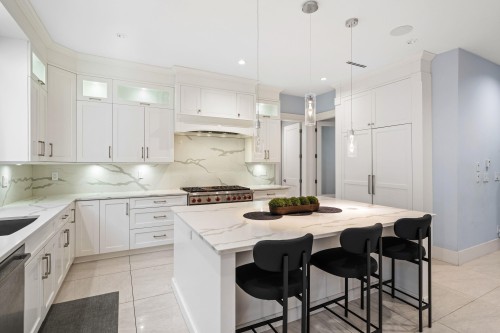 656 Blue Mountain Street, Coquitlam, BC - Indoor Photo Showing Kitchen With Upgraded Kitchen