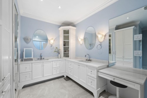 656 Blue Mountain Street, Coquitlam, BC - Indoor Photo Showing Bathroom