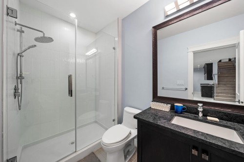 656 Blue Mountain Street, Coquitlam, BC - Indoor Photo Showing Bathroom